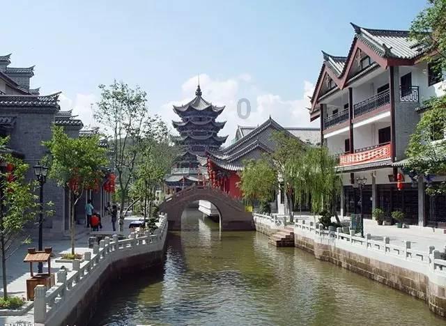 第七届内蒙古非遗年货节暨内蒙古老字号、就业帮扶车间展销会开幕